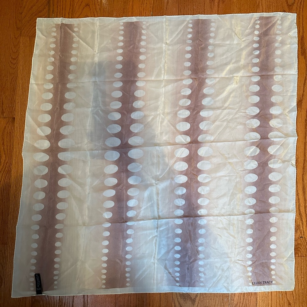 Ellen Tracy silk Scarf Women’s Size 32.5” X 32” Square